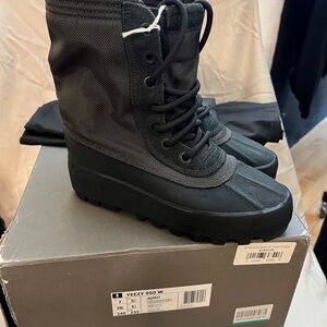 Yeezy 950 W Charcoal Boots (BNWT)
